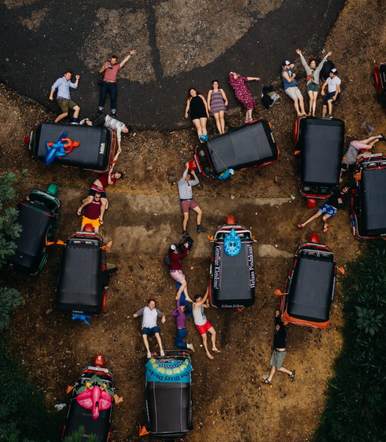 tuktuks, sri lanka, mensen liggen op de grond